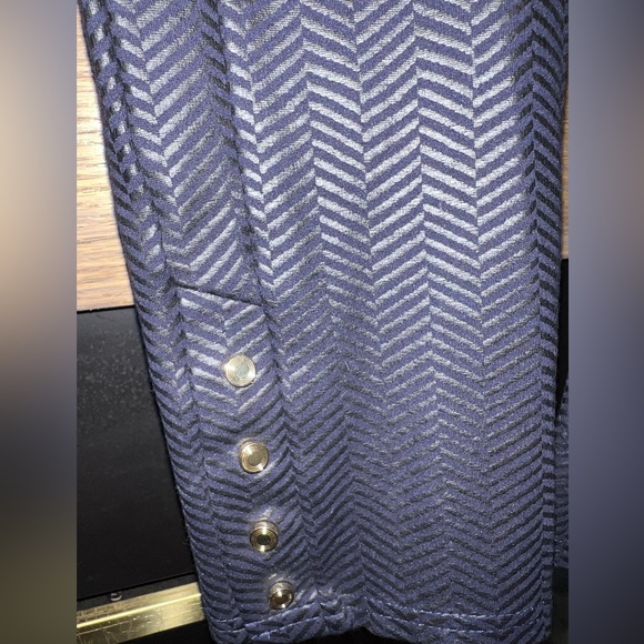 Nygard Luxe Slims black “ leather textured” leggings.  Decorative button Size M - Picture 3 of 9